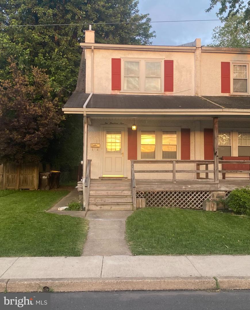 209 W Walnut St