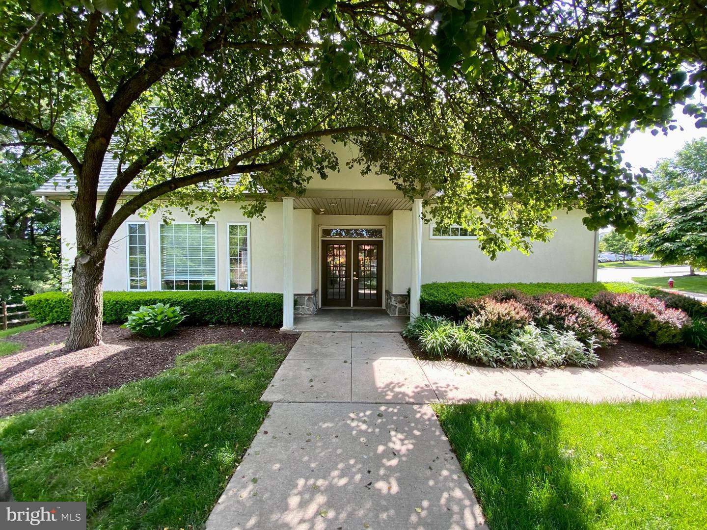 305 Meadow View Ln