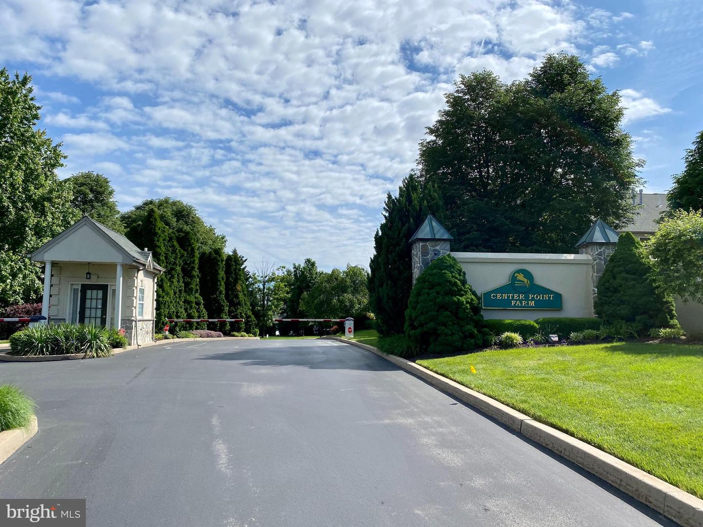 305 Meadow View Ln