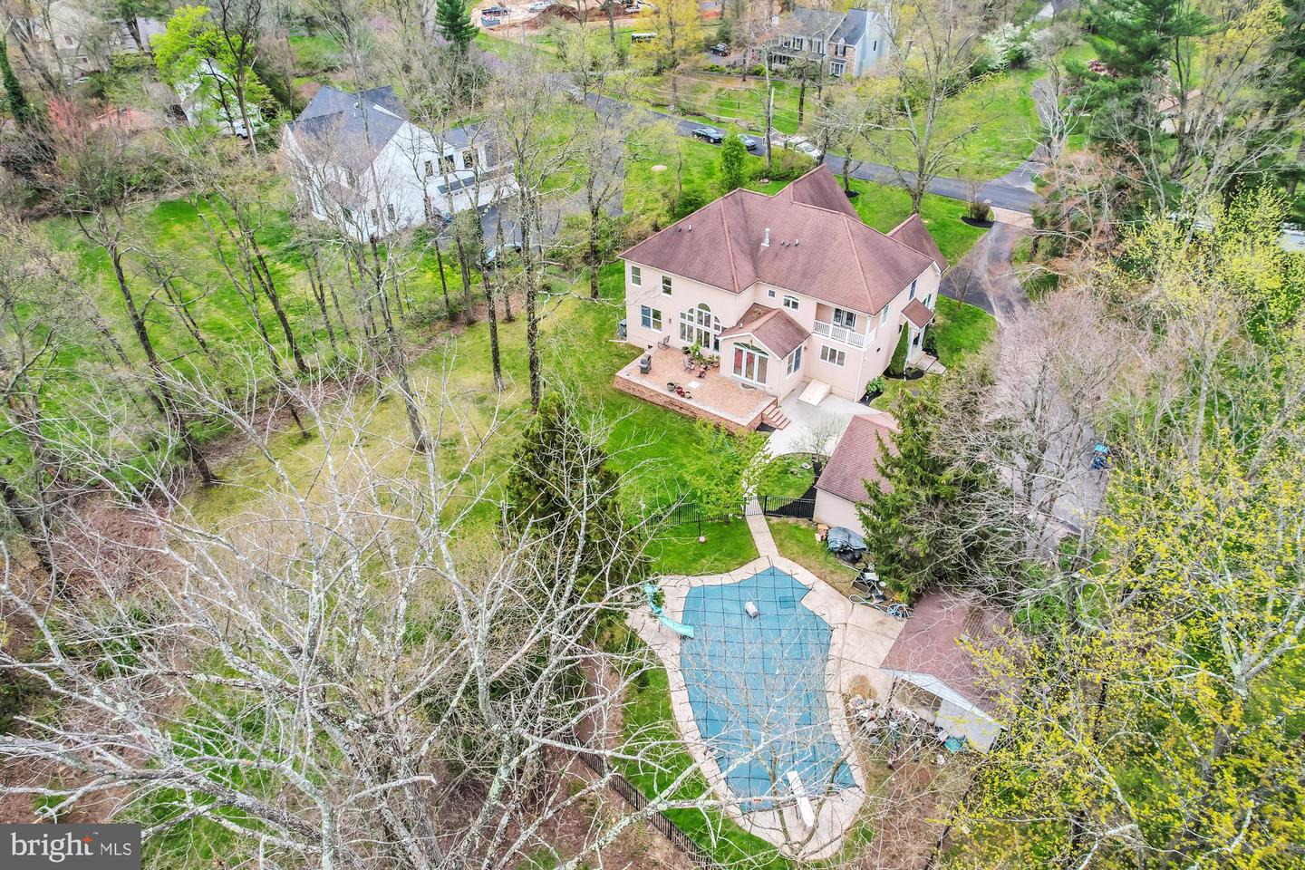 916 N Surrey Dr