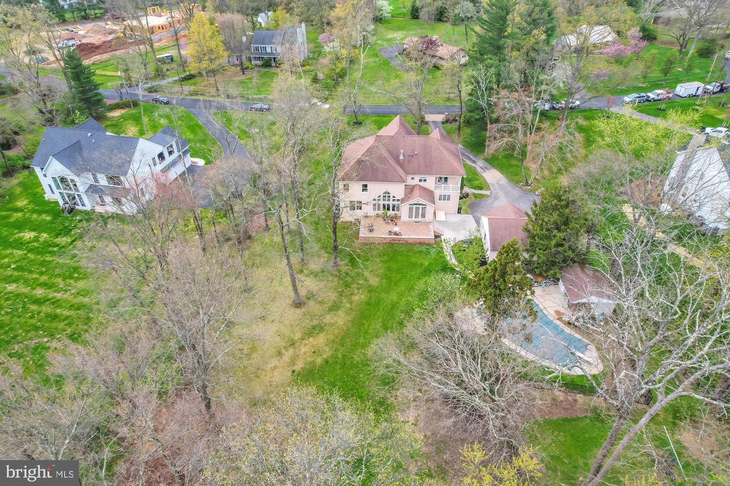 916 N Surrey Dr