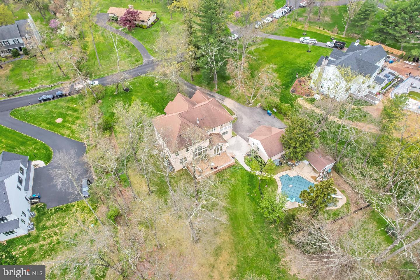 916 N Surrey Dr