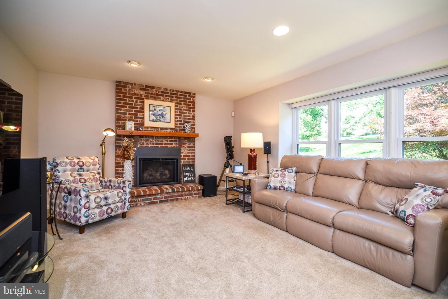 1812 Beacon Hill Dr