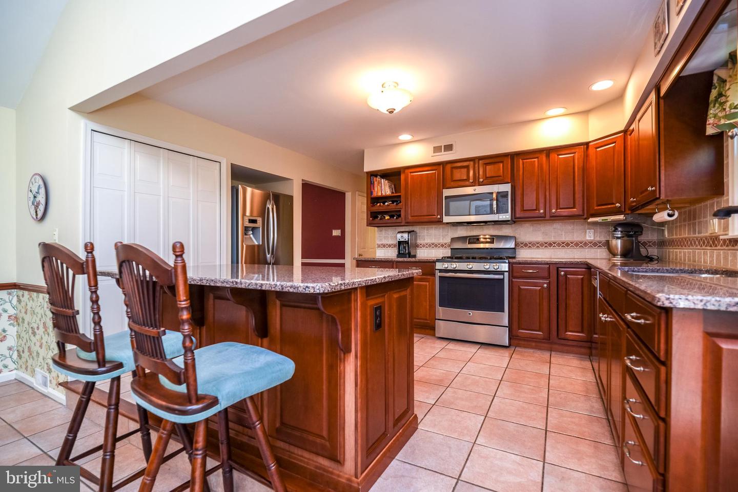 1812 Beacon Hill Dr
