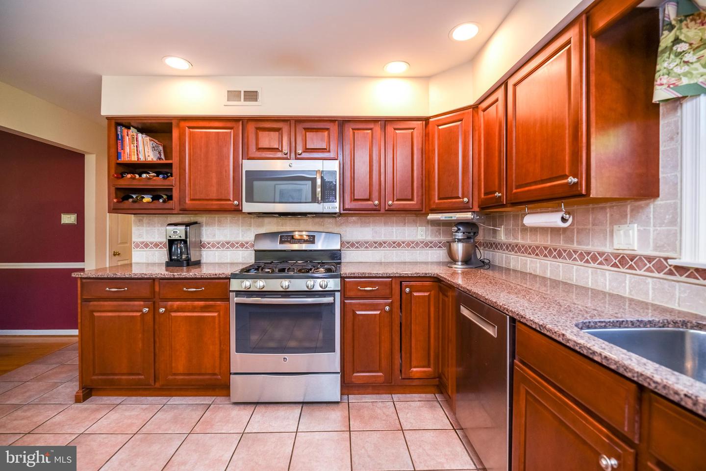 1812 Beacon Hill Dr