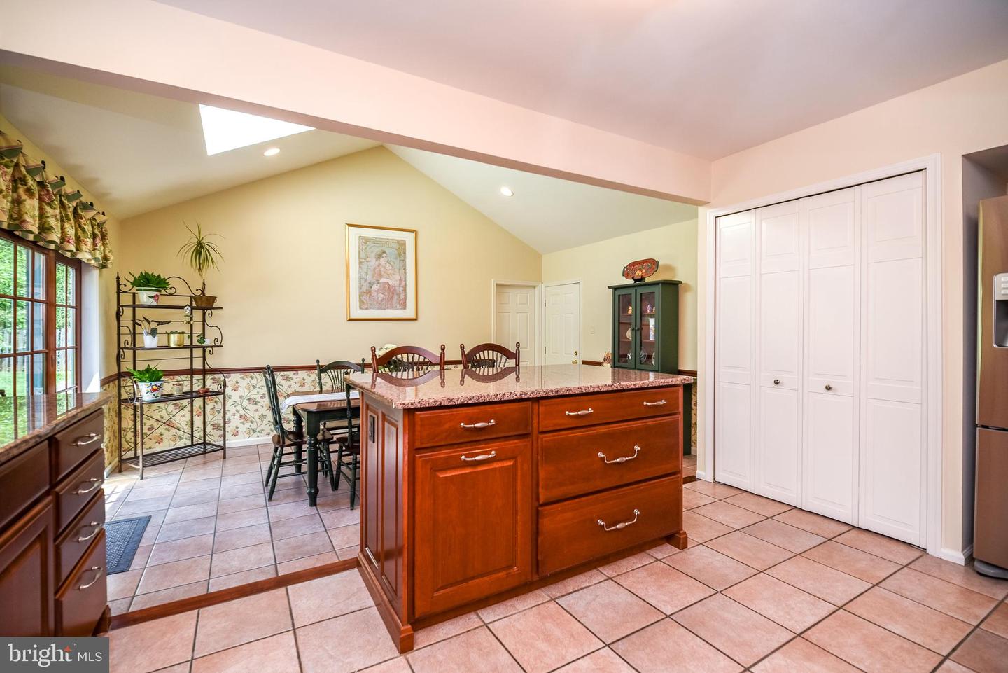 1812 Beacon Hill Dr