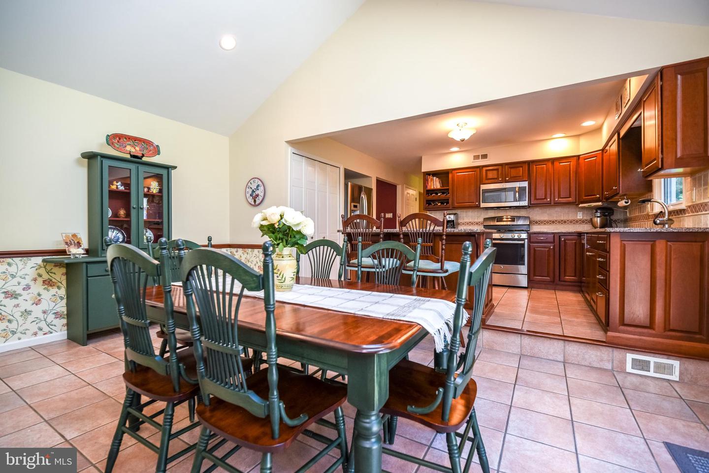 1812 Beacon Hill Dr