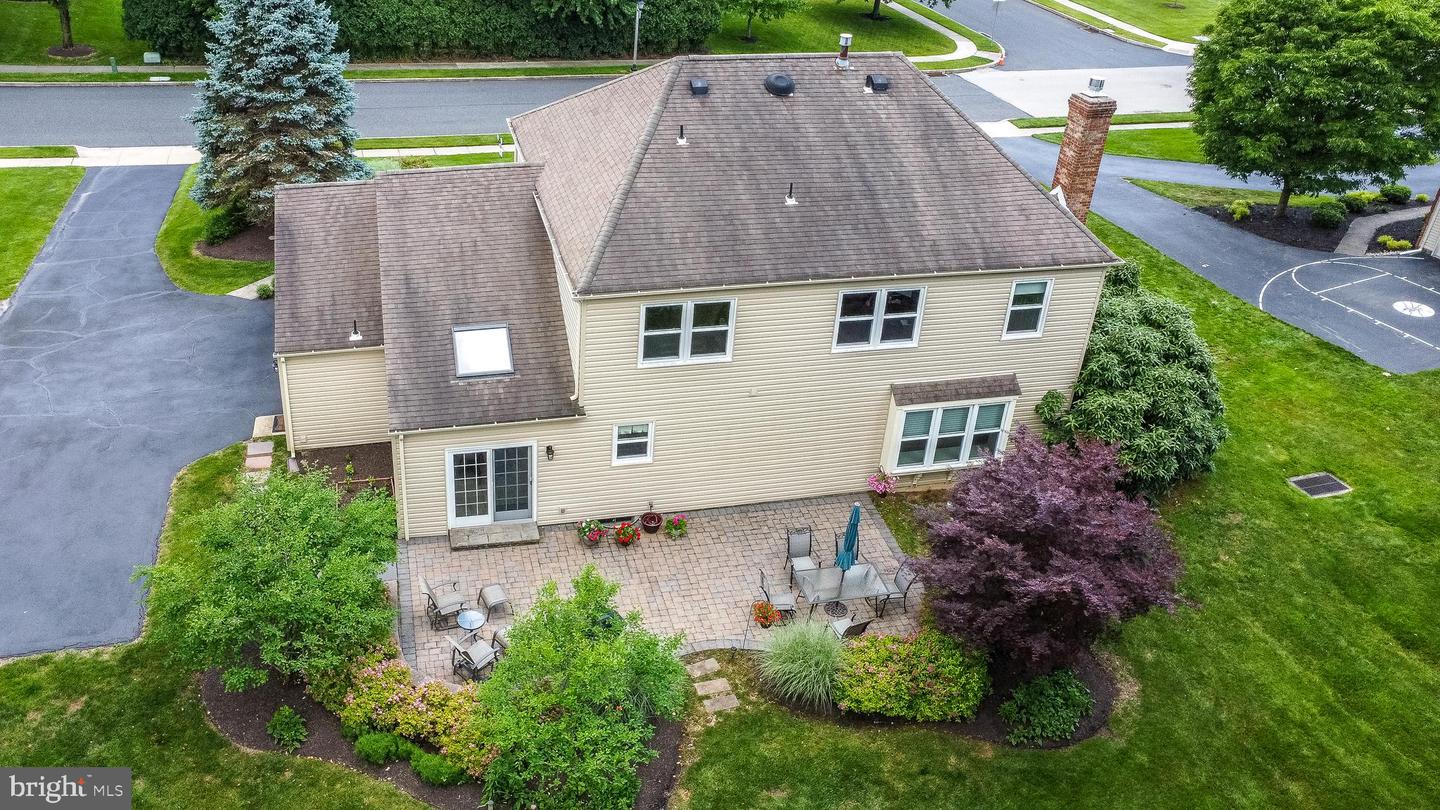 1812 Beacon Hill Dr