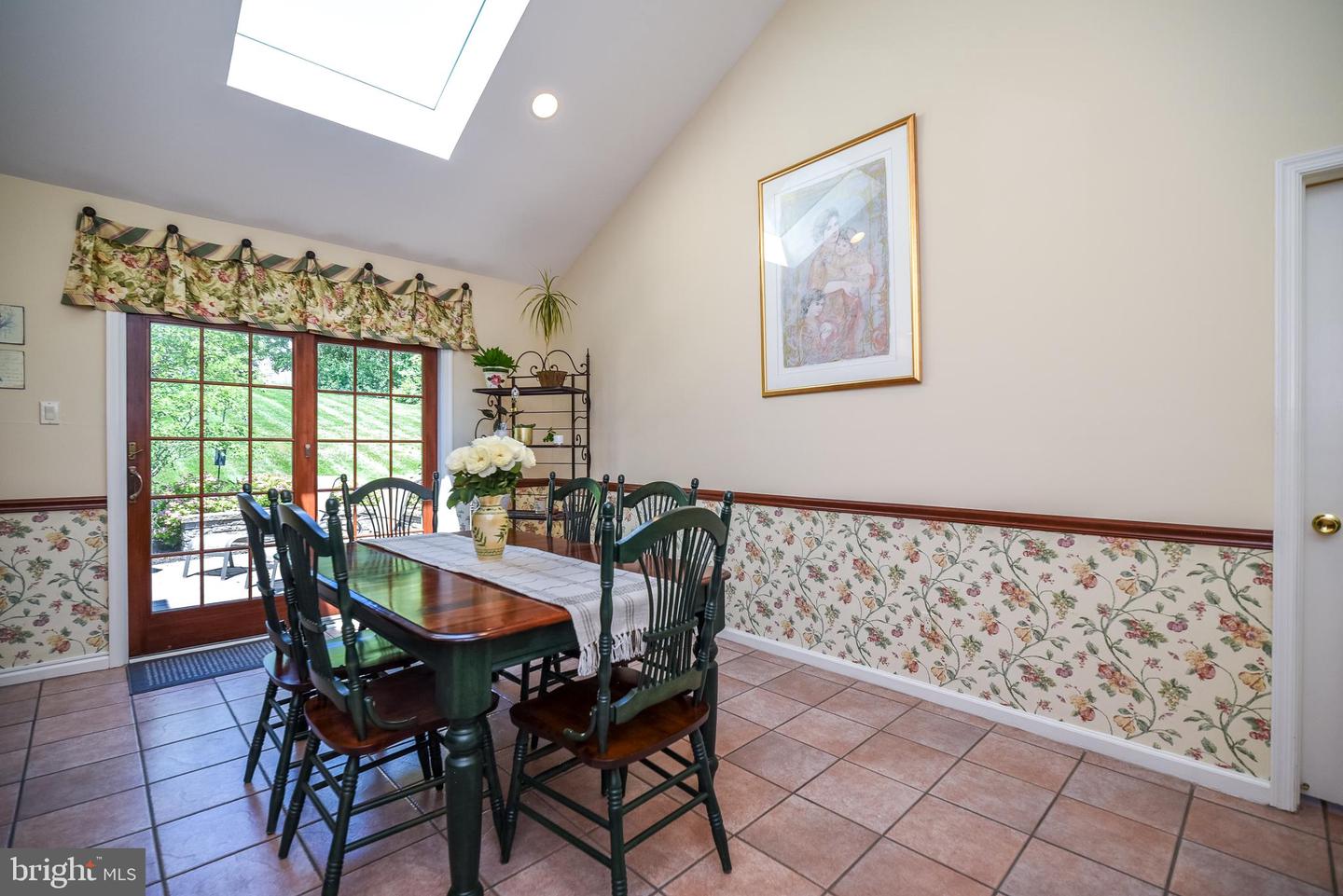 1812 Beacon Hill Dr