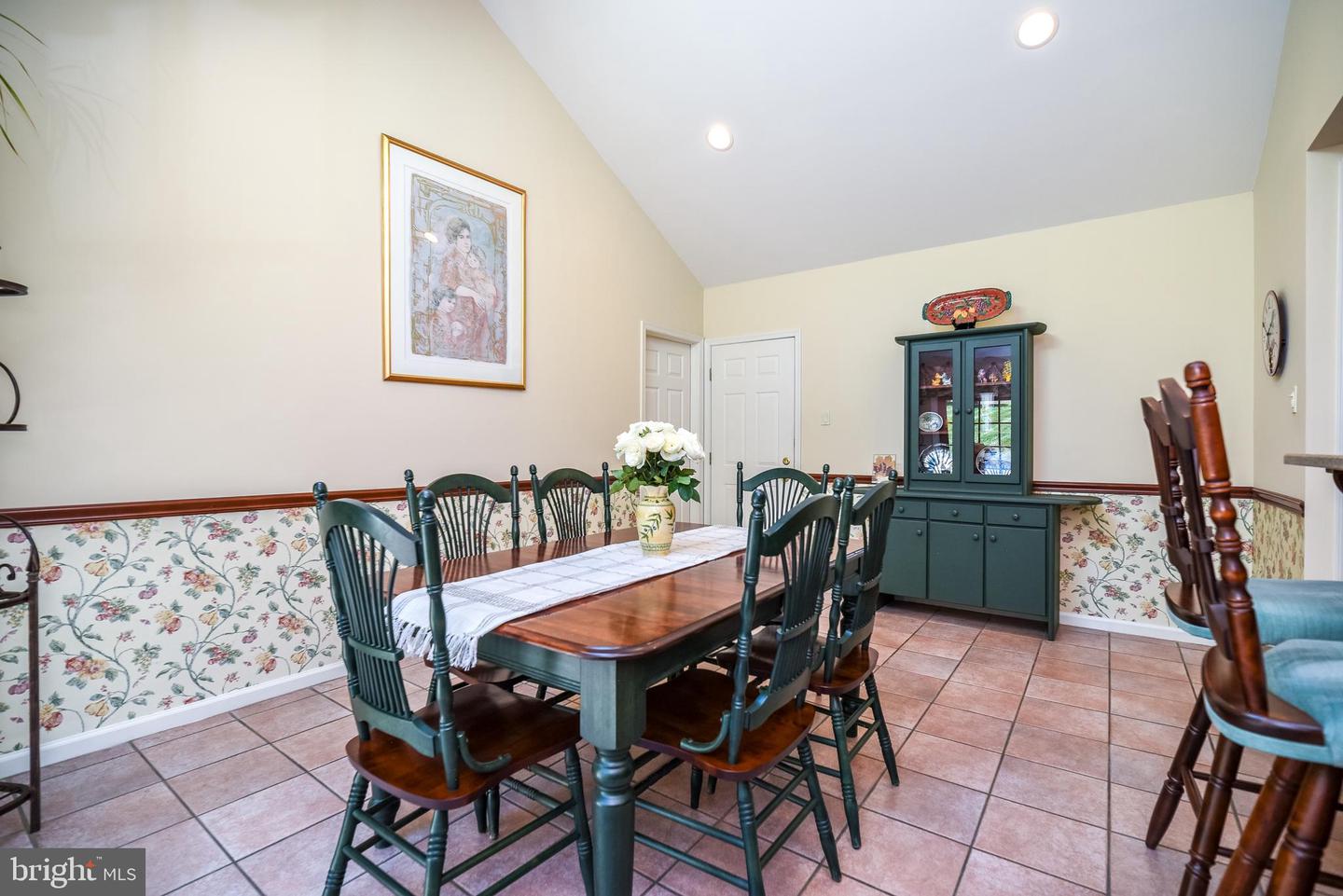 1812 Beacon Hill Dr