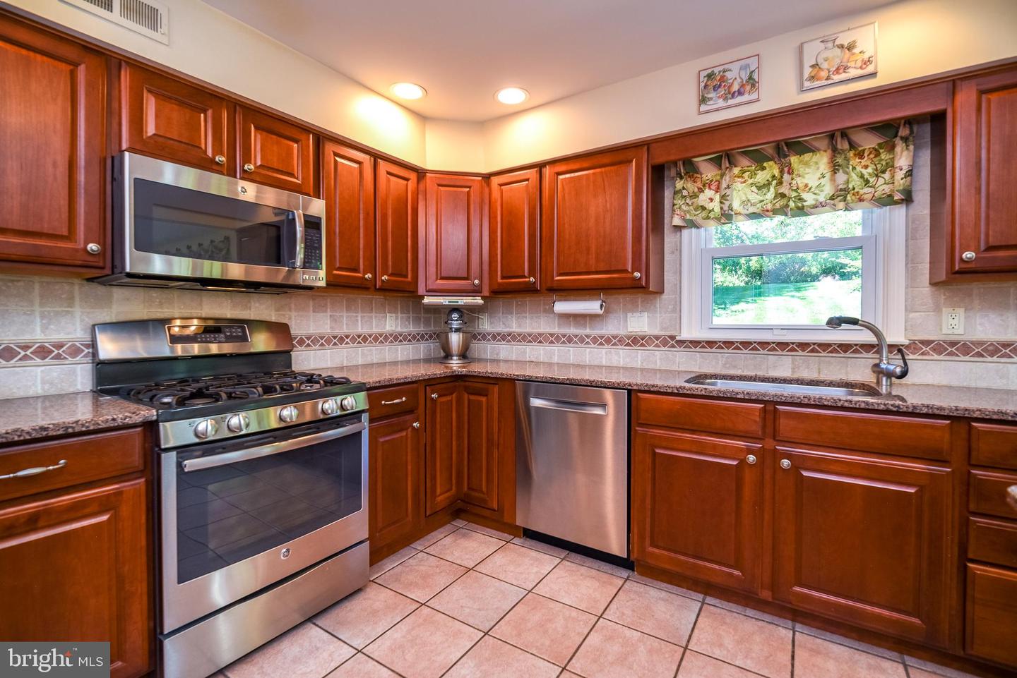 1812 Beacon Hill Dr
