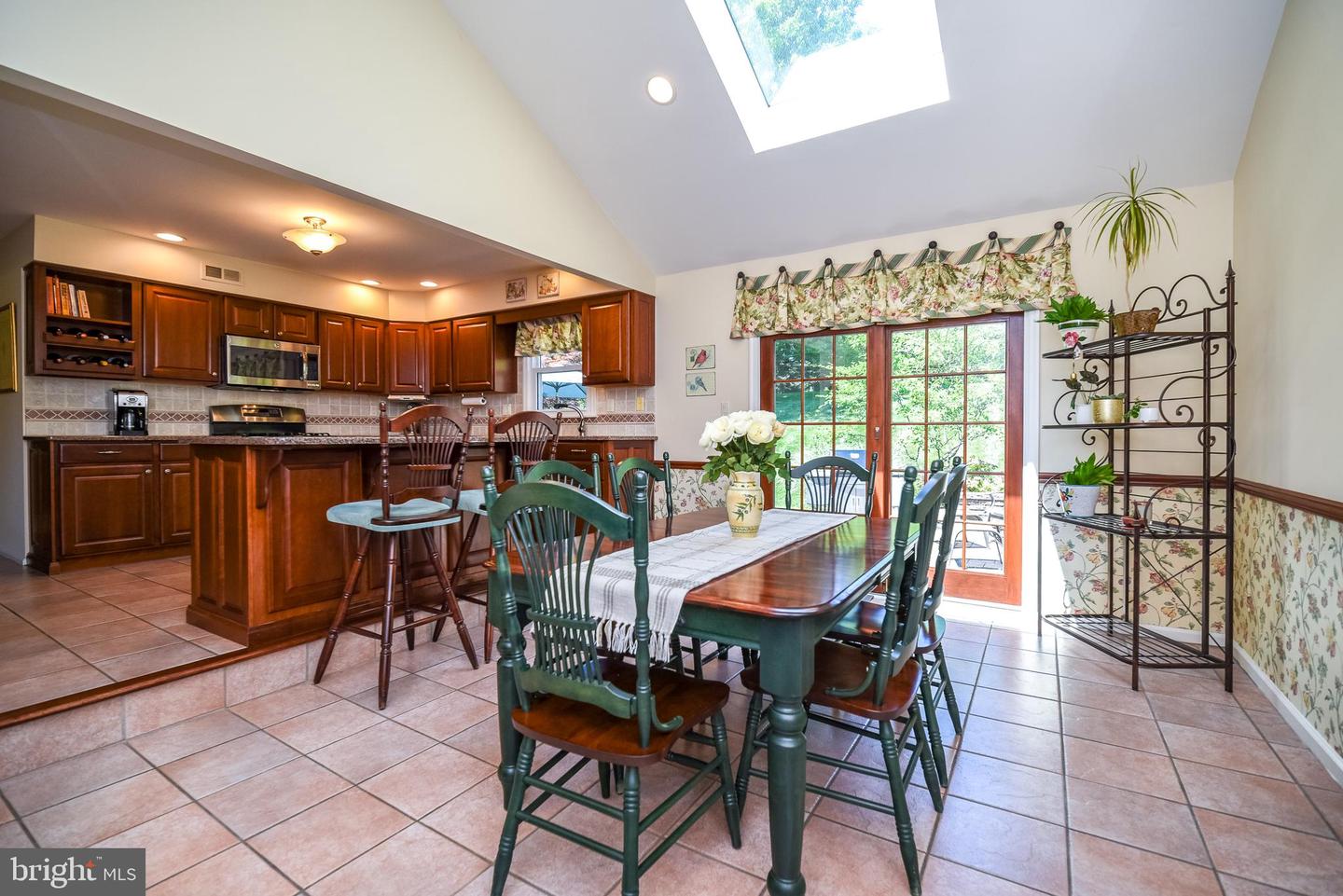 1812 Beacon Hill Dr