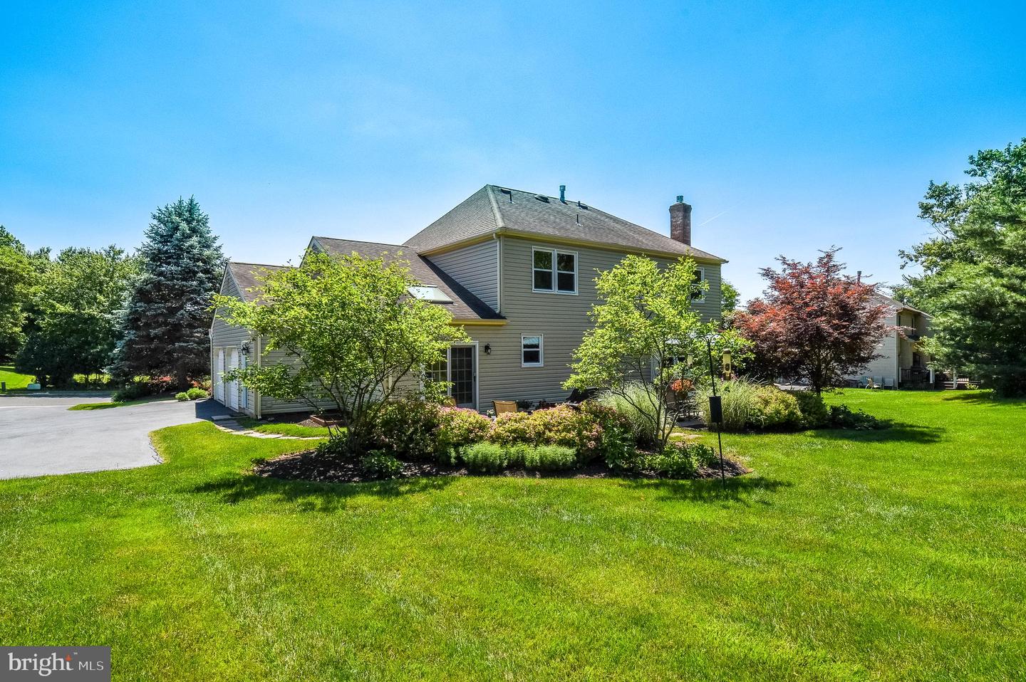 1812 Beacon Hill Dr