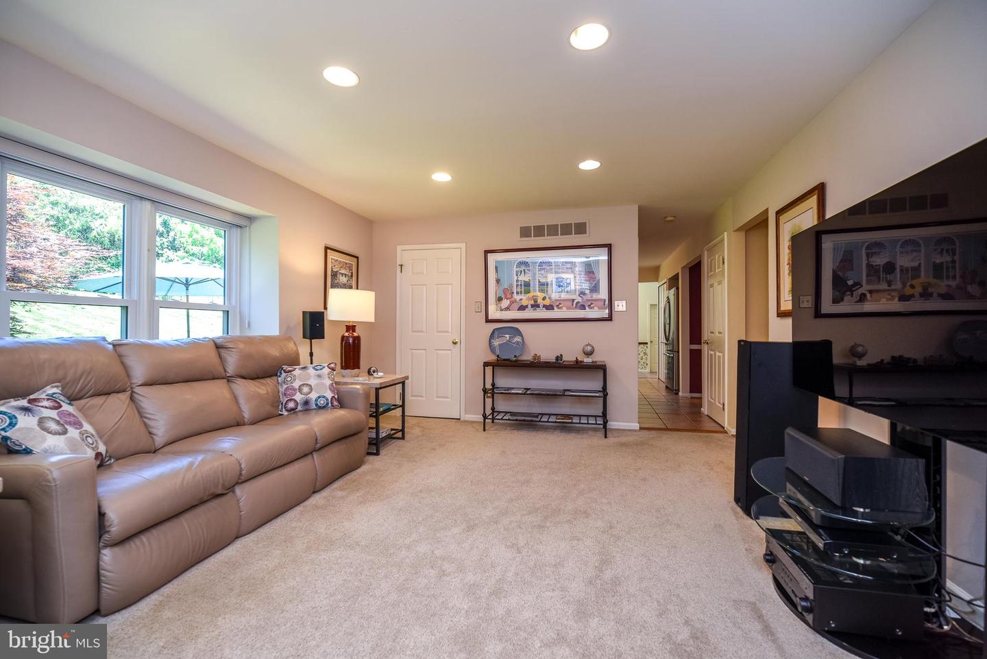 1812 Beacon Hill Dr