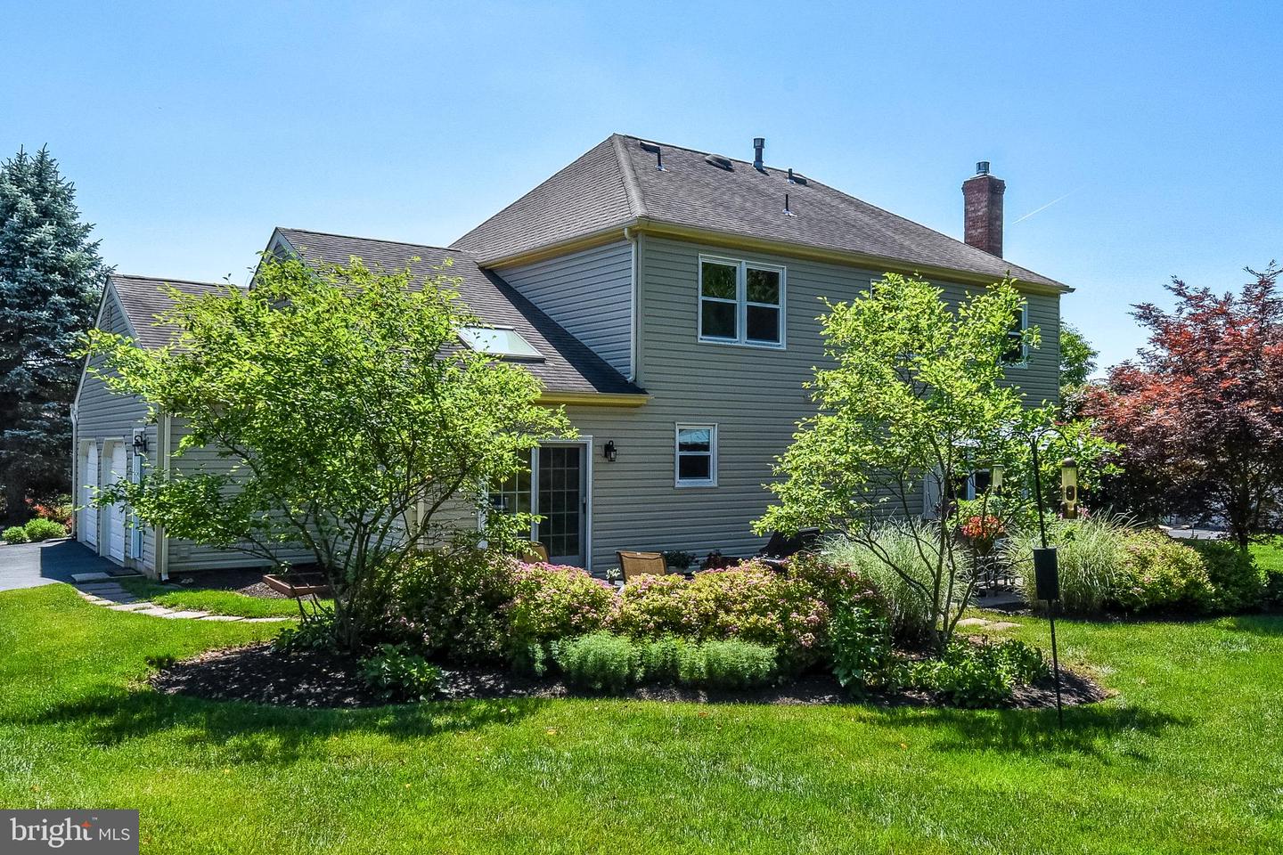 1812 Beacon Hill Dr