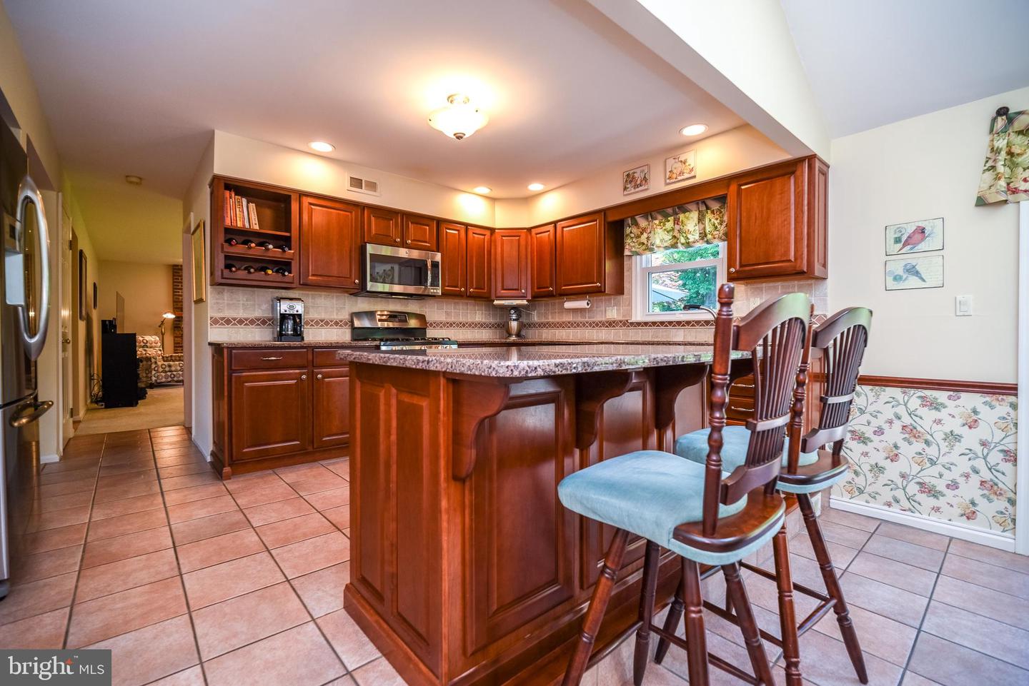 1812 Beacon Hill Dr