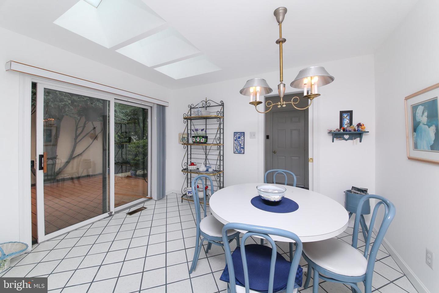 11 Farrier Ln