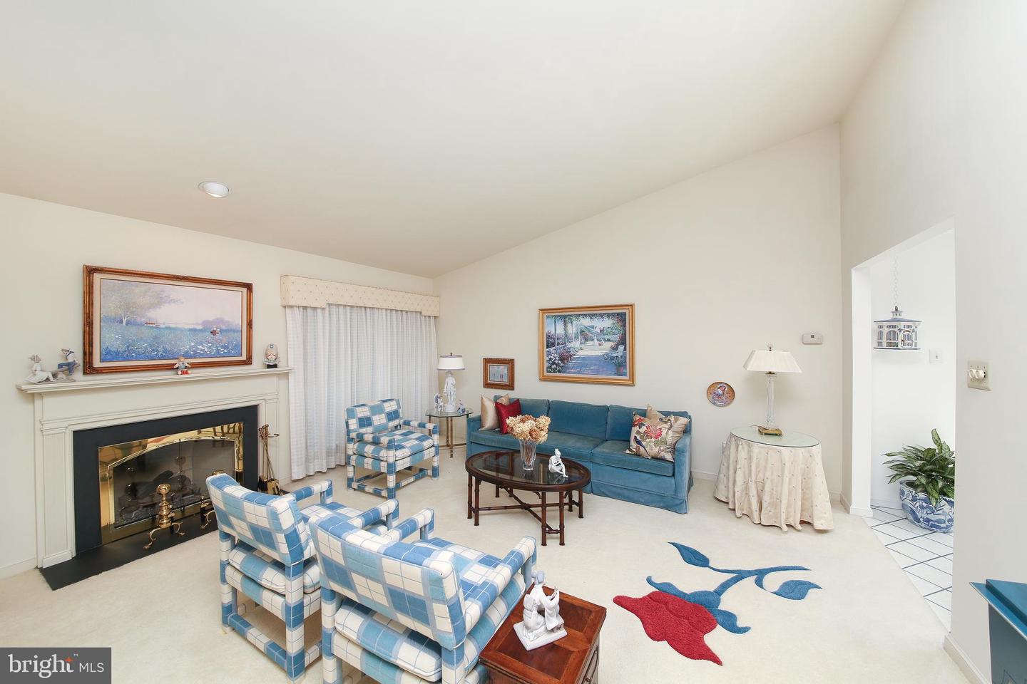 11 Farrier Ln