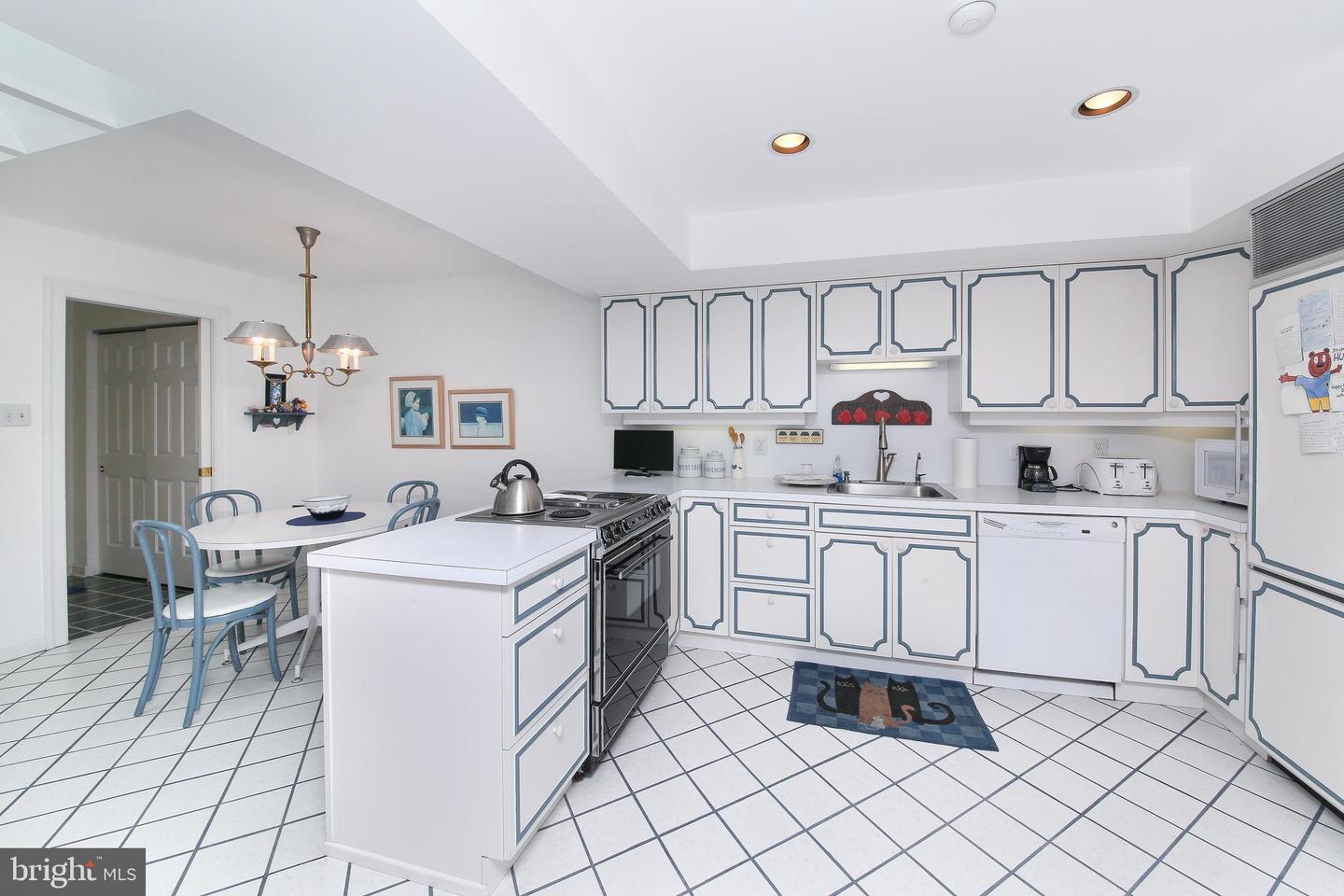 11 Farrier Ln