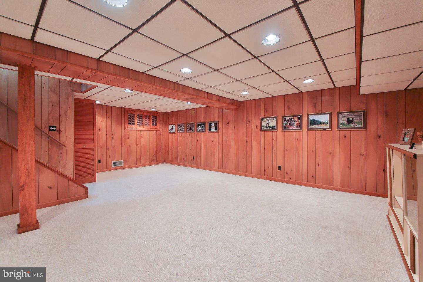 11 Farrier Ln