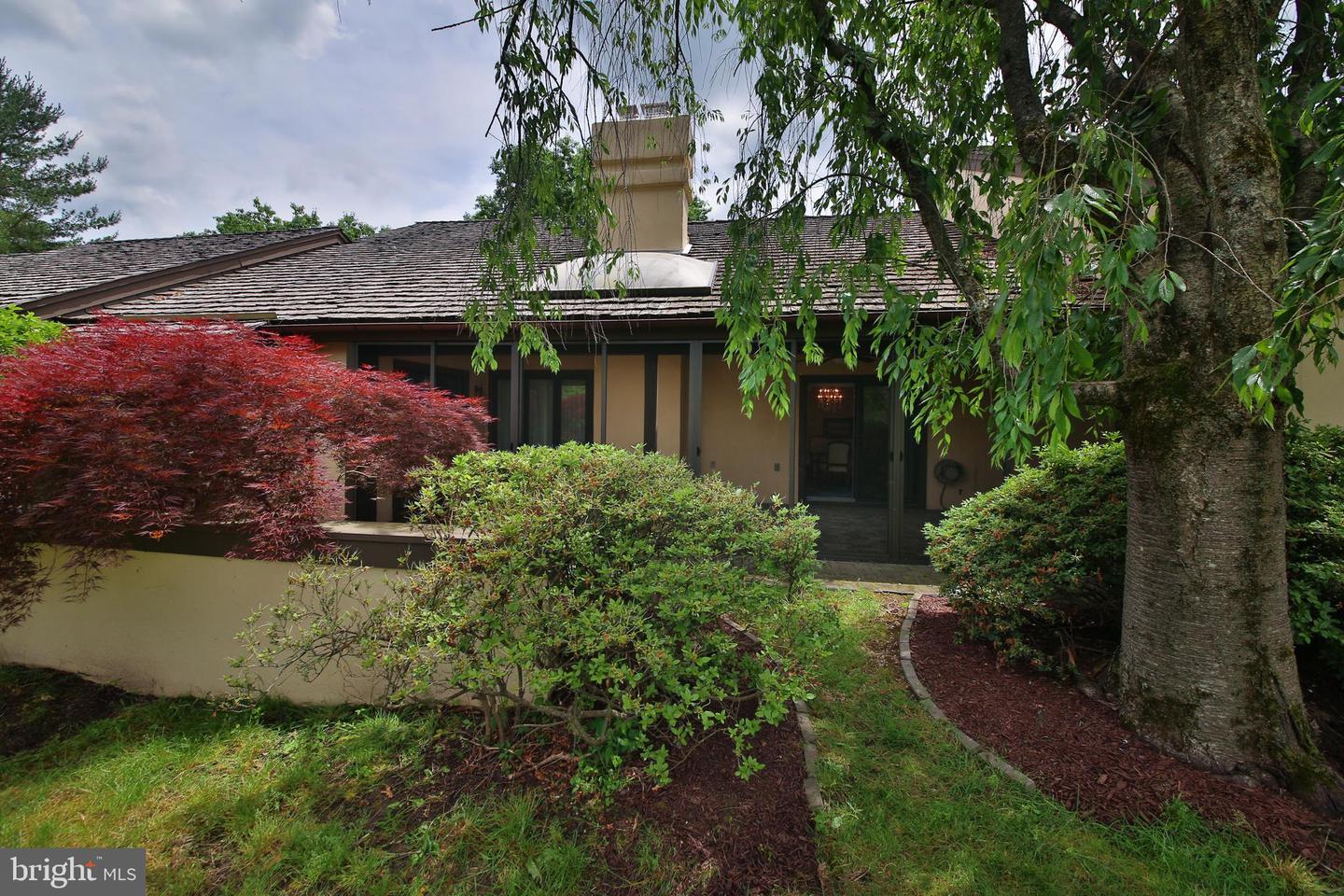 11 Farrier Ln