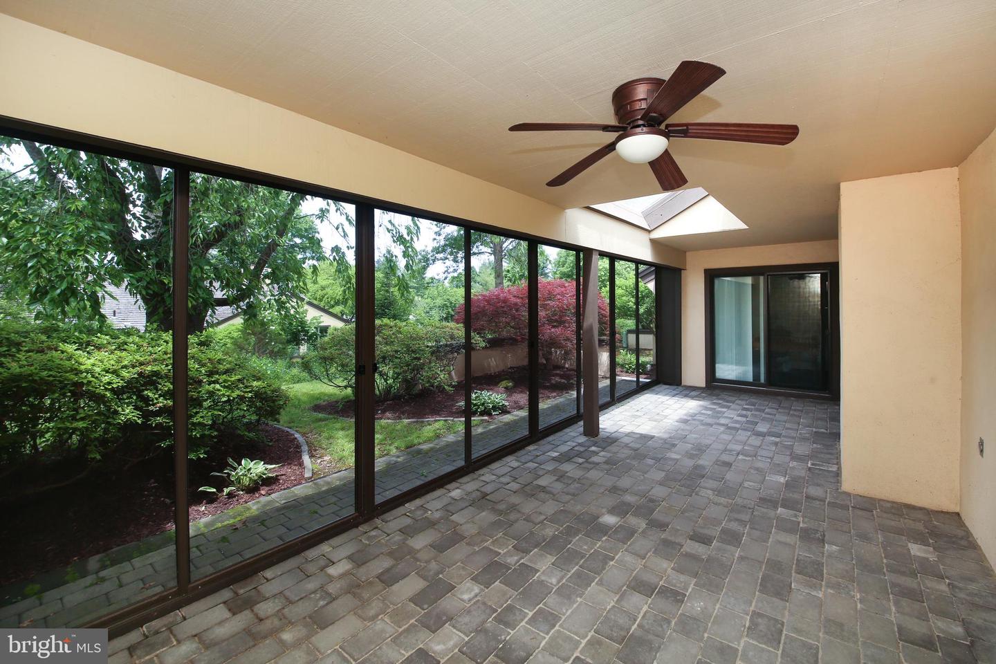 11 Farrier Ln