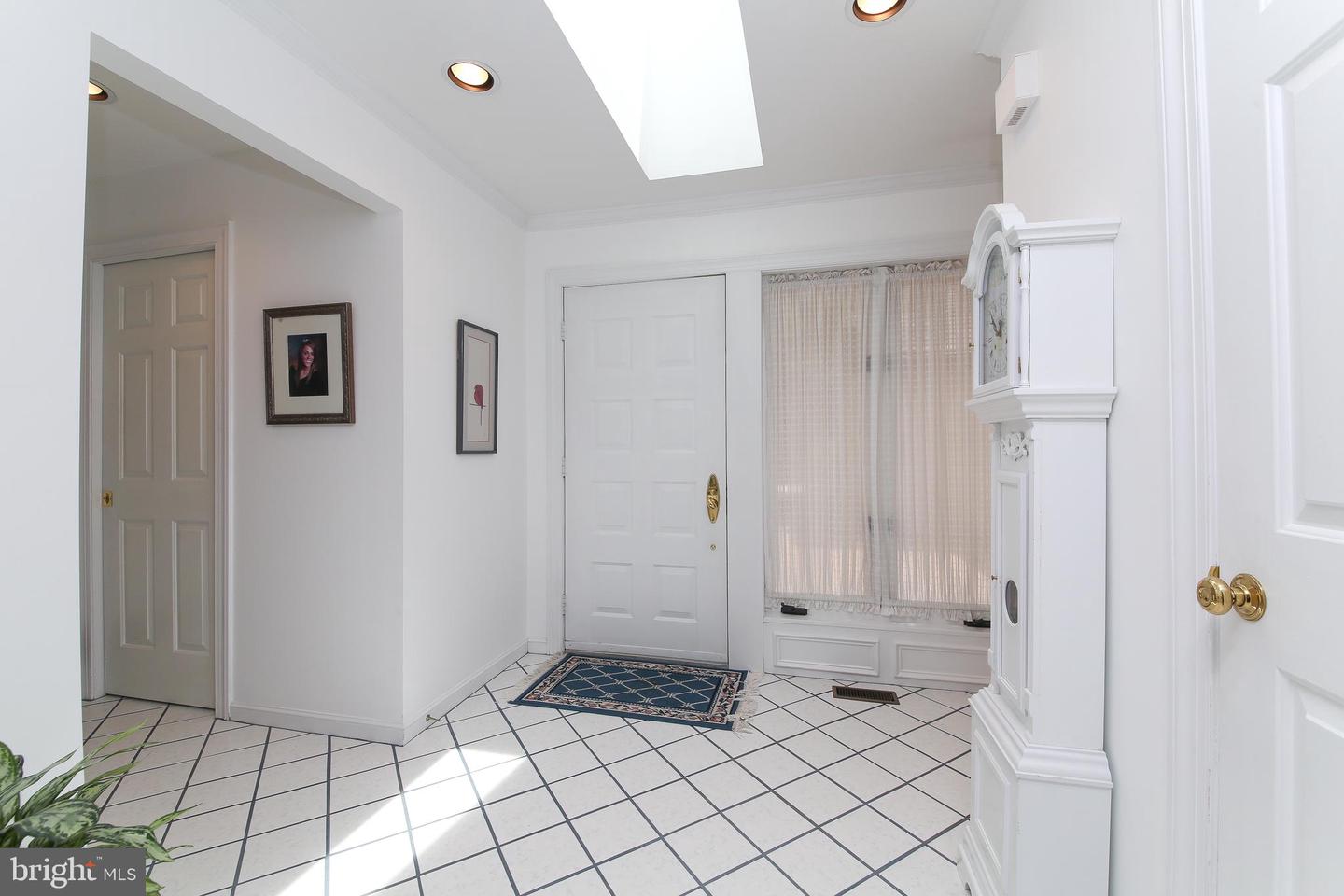 11 Farrier Ln