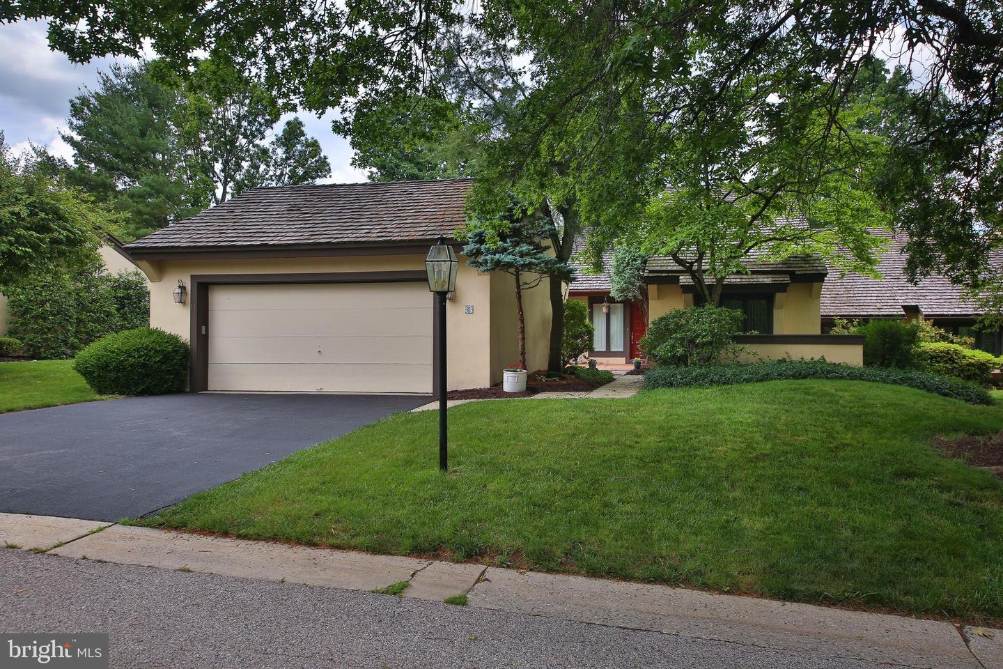 11 Farrier Ln