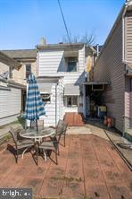 36 King St
