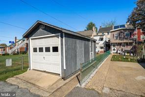 36 King St