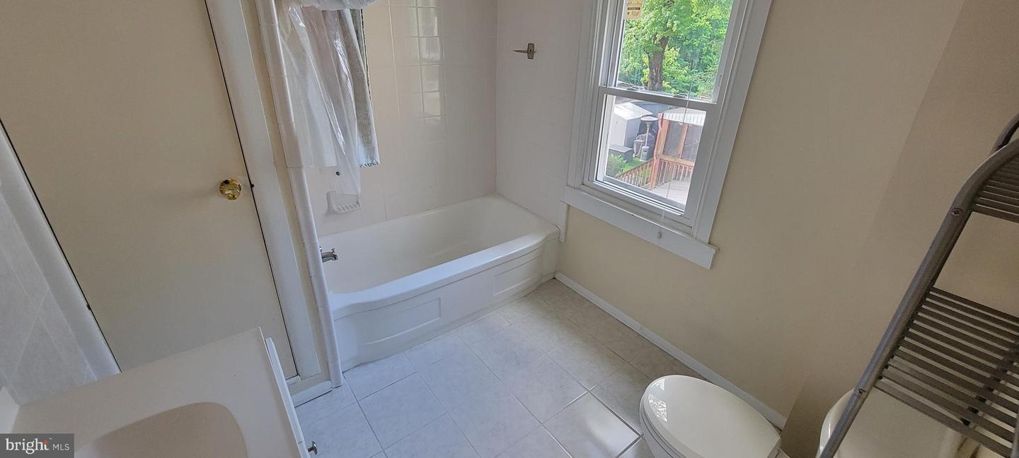 215 W Laurel Ave
