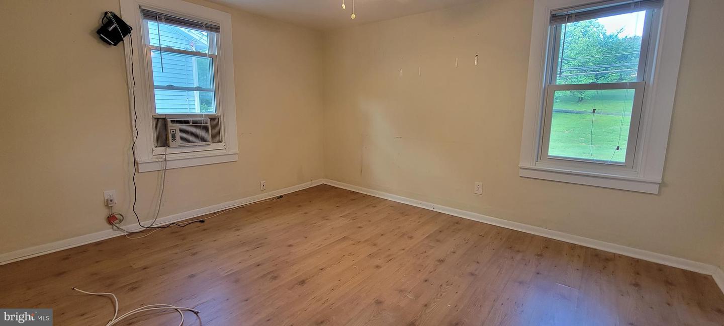 215 W Laurel Ave