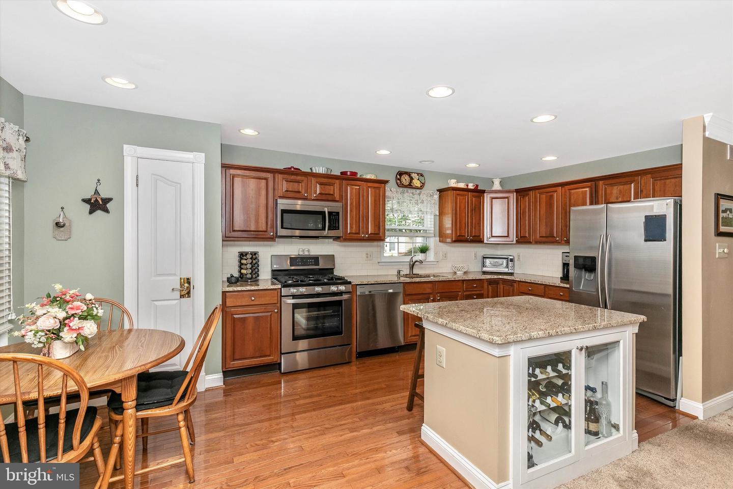 304 Jamestown Ct