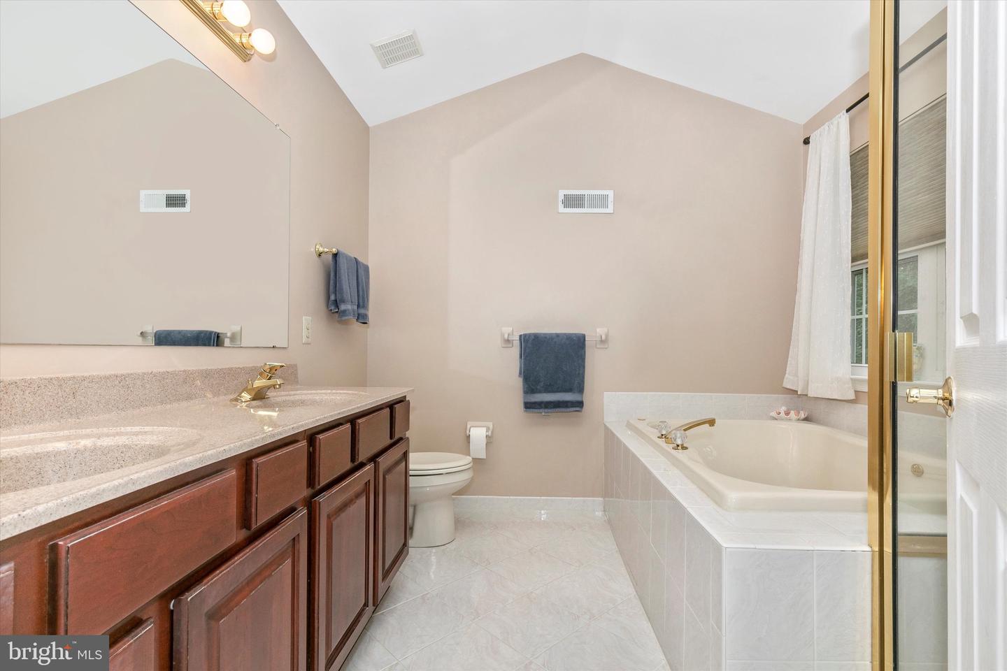 304 Jamestown Ct