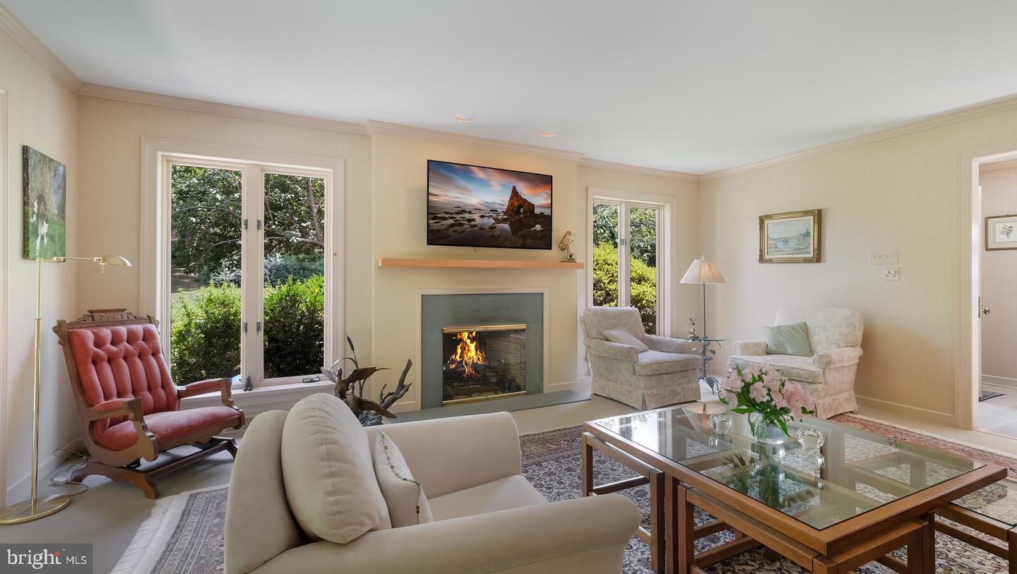 4 Tally Ho Ln