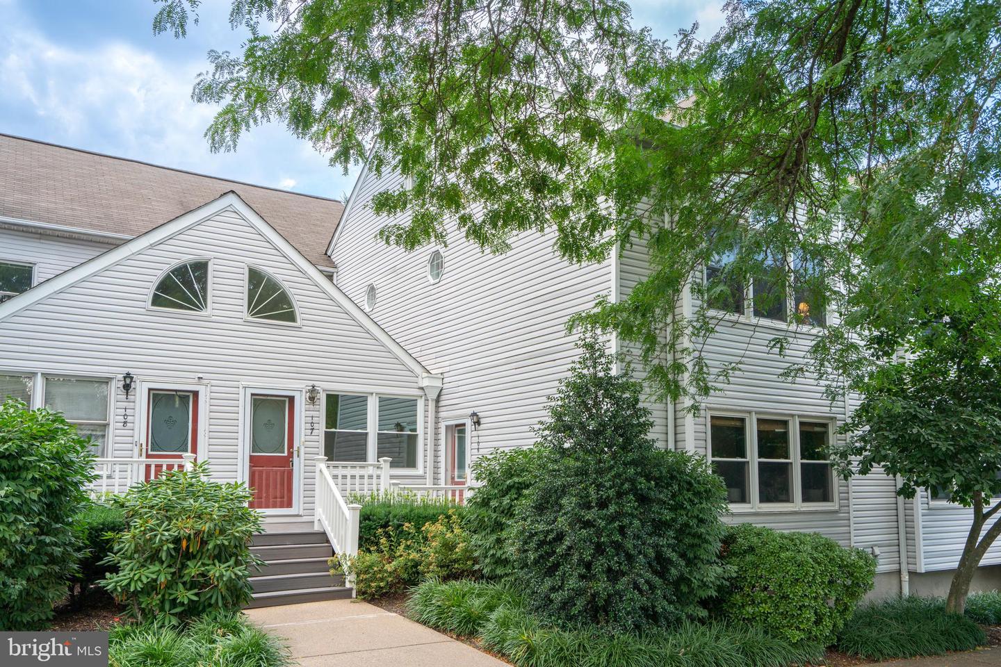 106 Victoria Dr