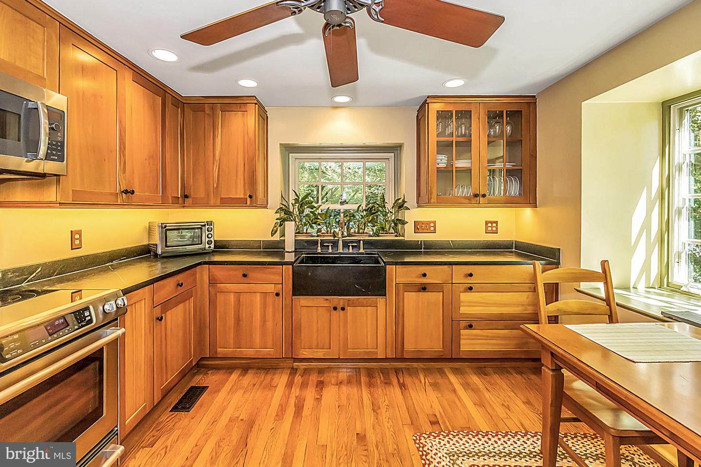 520 Twickenham Rd