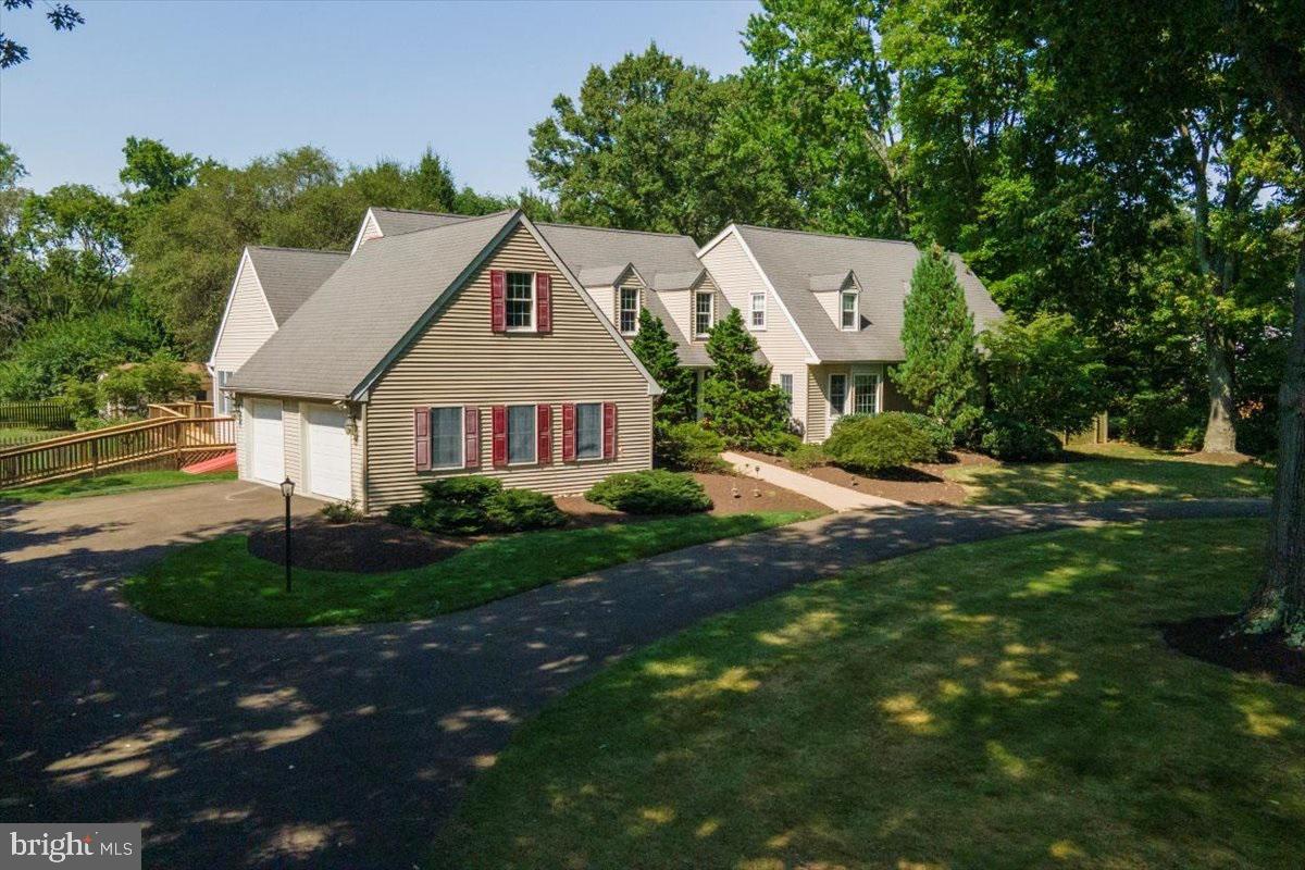 725 Johns Ln