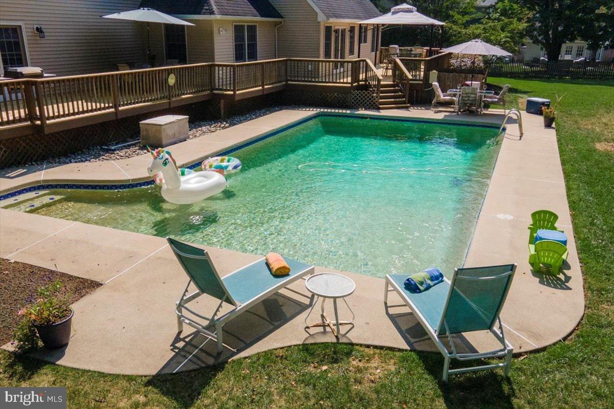 725 Johns Ln