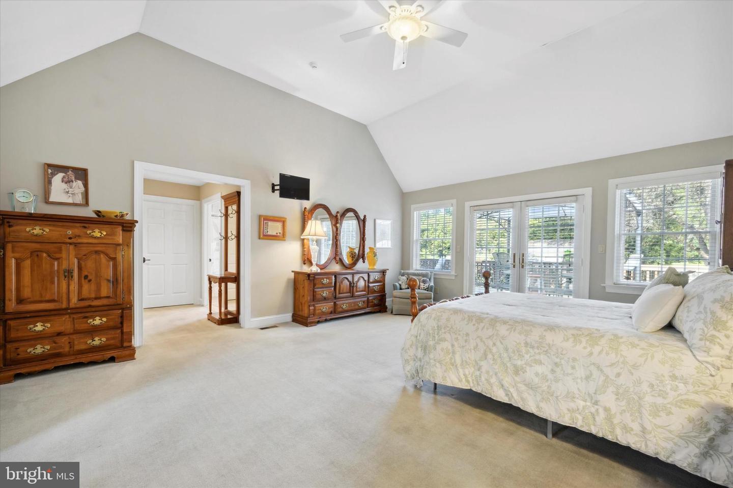 725 Johns Ln