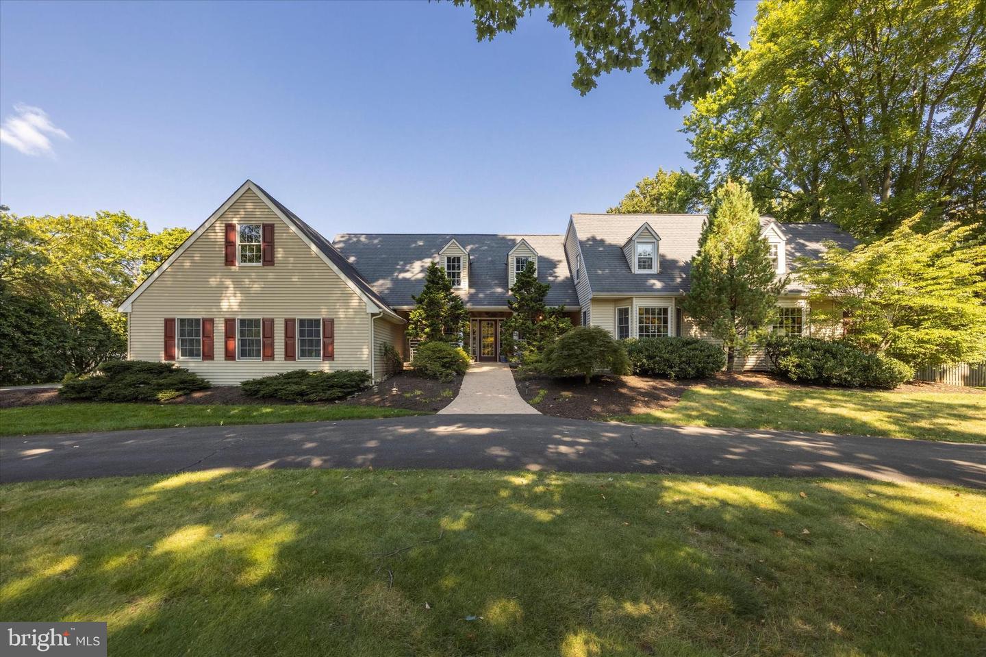 725 Johns Ln