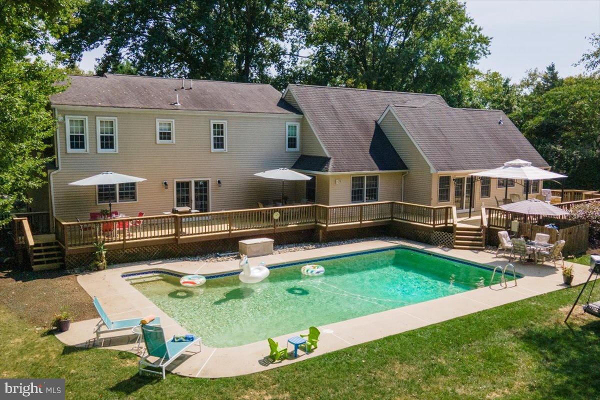 725 Johns Ln