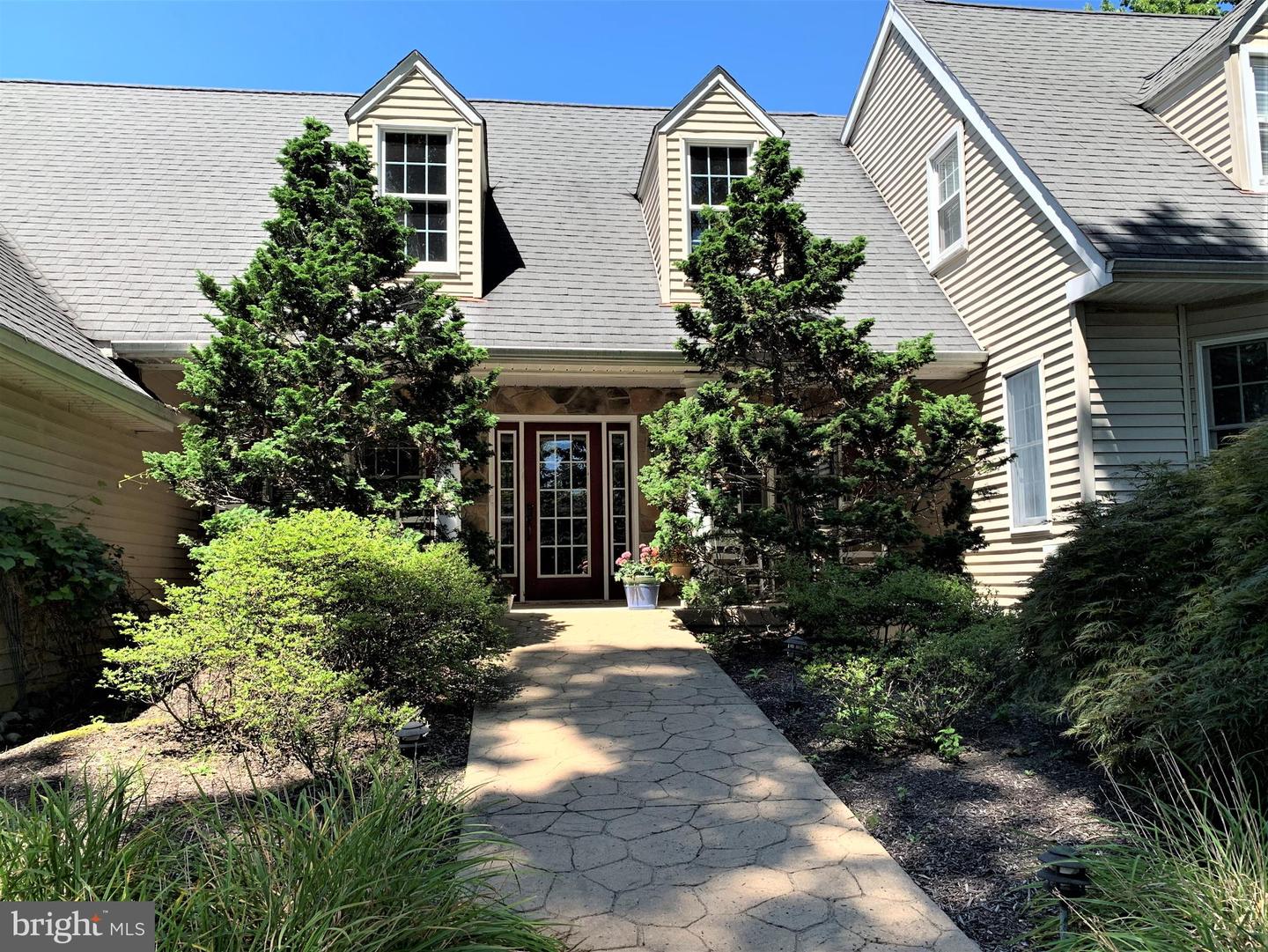 725 Johns Ln