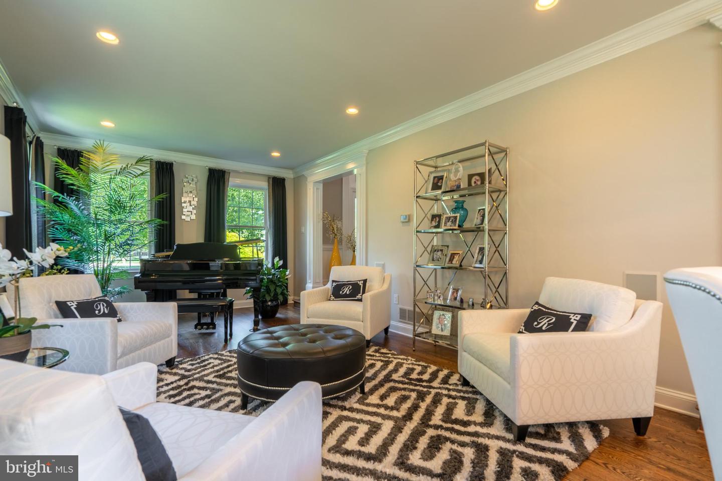 719 Chapel Hill West Lane