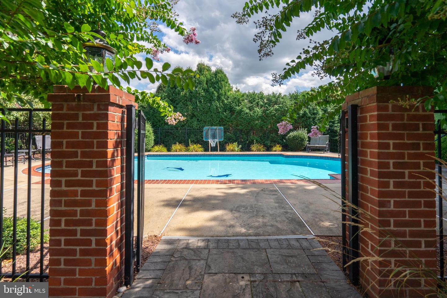 719 Chapel Hill West Lane