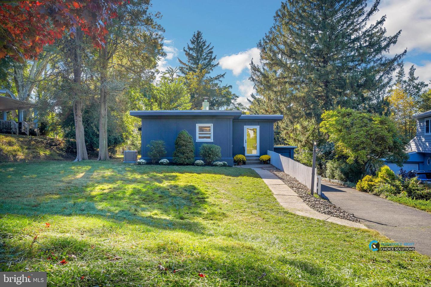 8204 Douglas Rd
