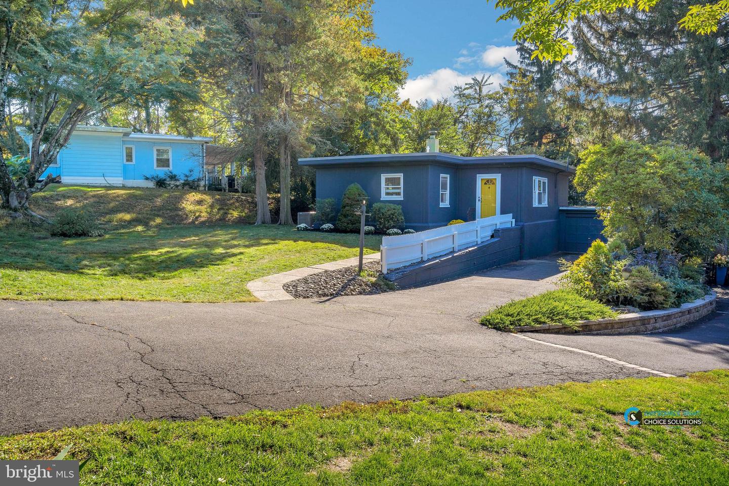 8204 Douglas Rd