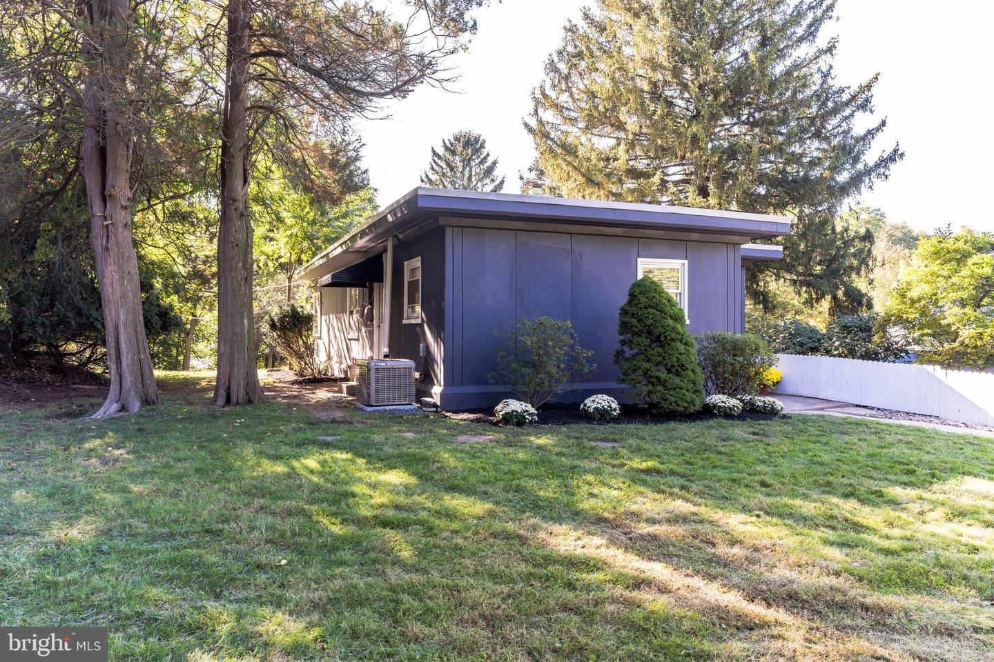 8204 Douglas Rd
