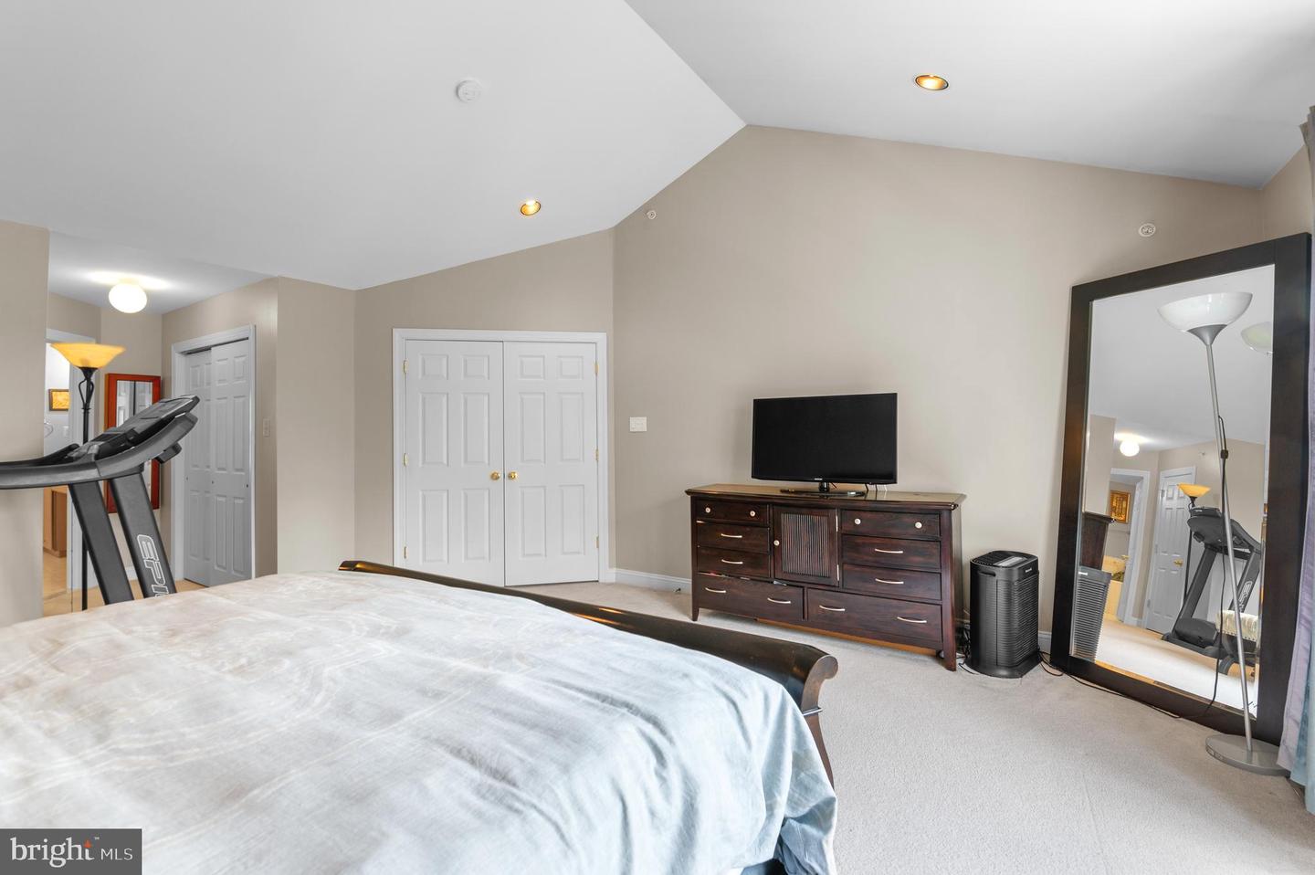 2402 Vincent Way