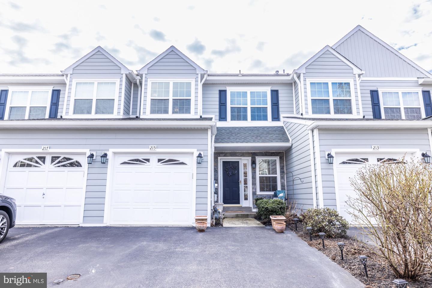 215 Donna Dr